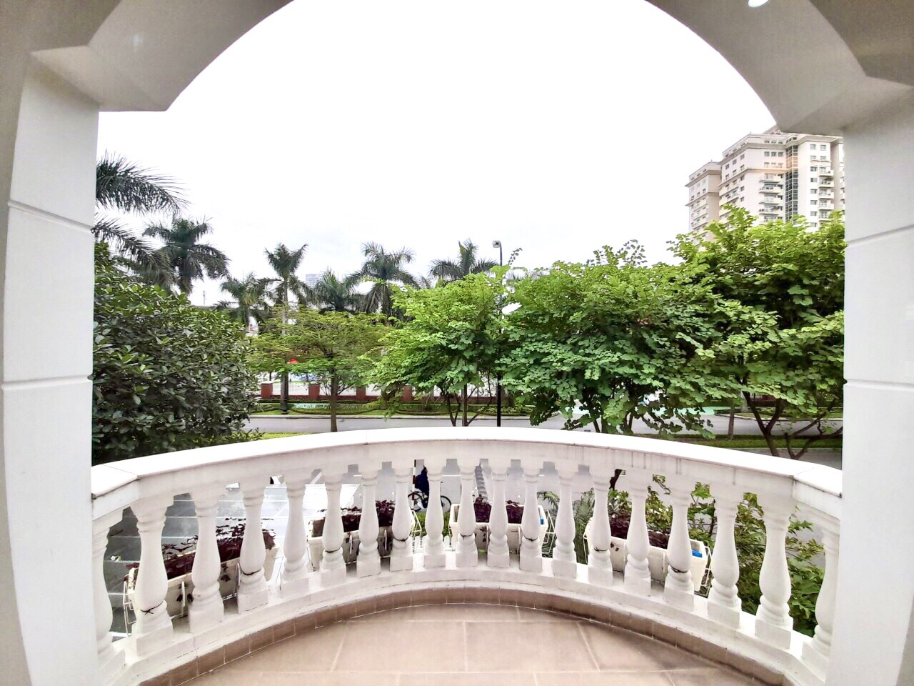 Bán gấp Biệt thự căn góc khu C1 Ciputra, Tây Hồ 306m2, 6 phòng ngủ, đủ đồ 7