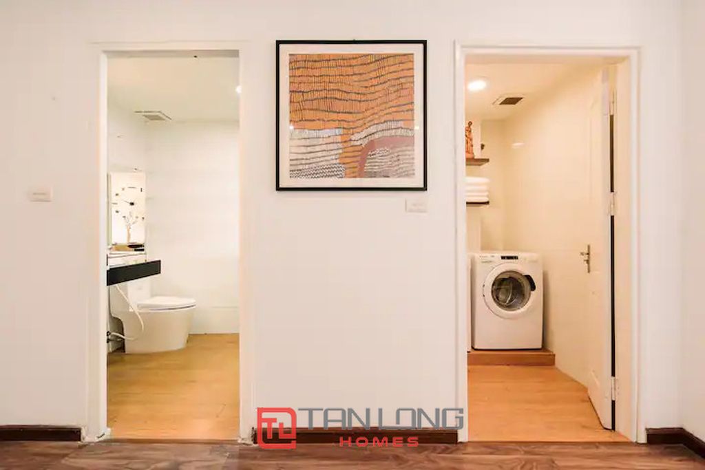 Cho thuê căn hộ 2 ngủ view Hồ giá tốt tại Tô Ngọc Vân 11