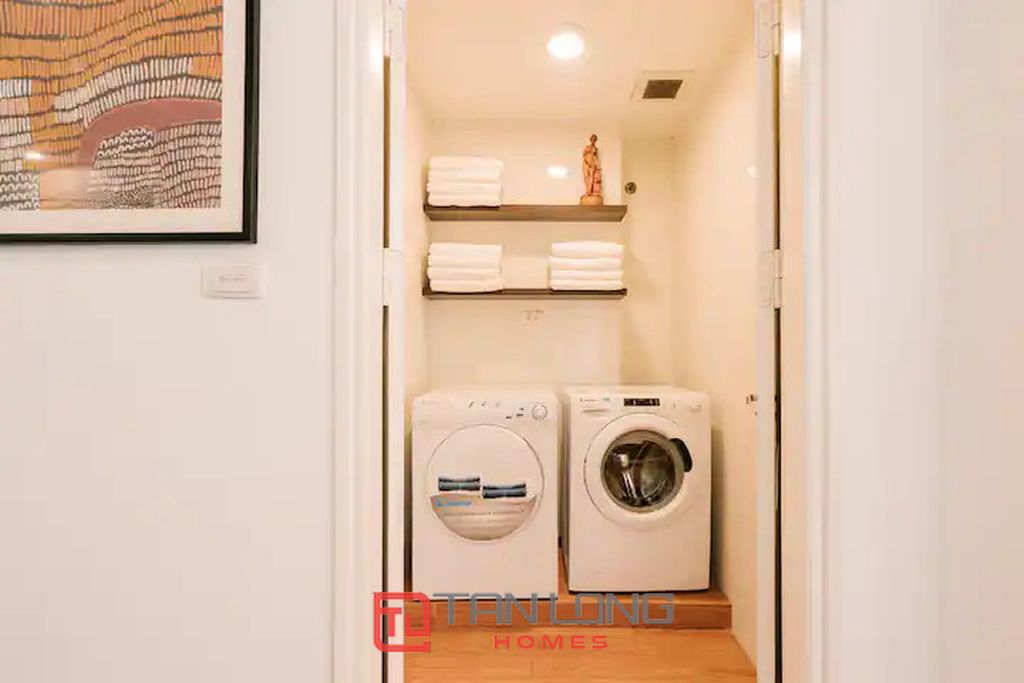 Cho thuê căn hộ 2 ngủ view Hồ giá tốt tại Tô Ngọc Vân 12