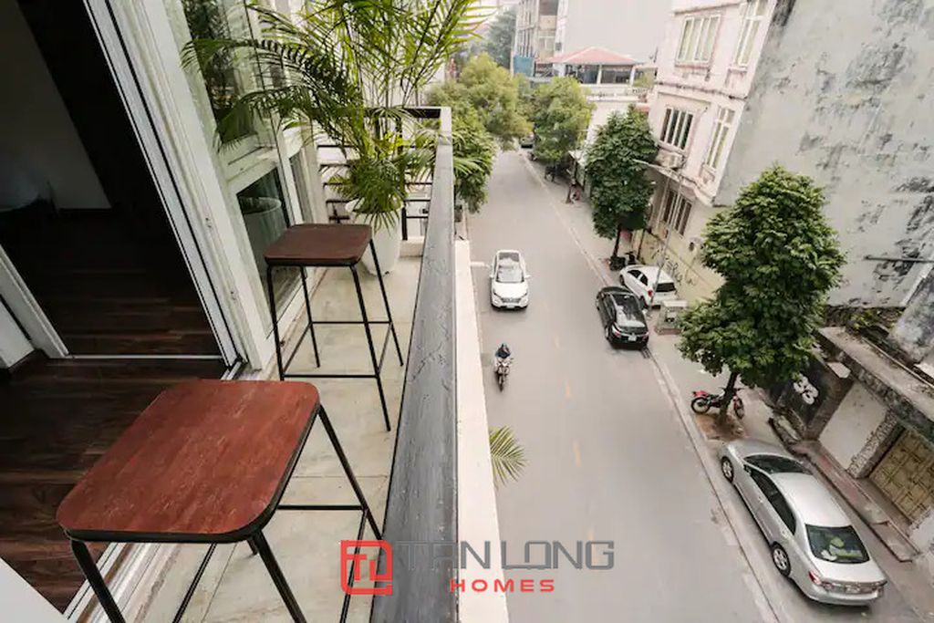 Cho thuê căn hộ 2 ngủ view Hồ giá tốt tại Tô Ngọc Vân 14