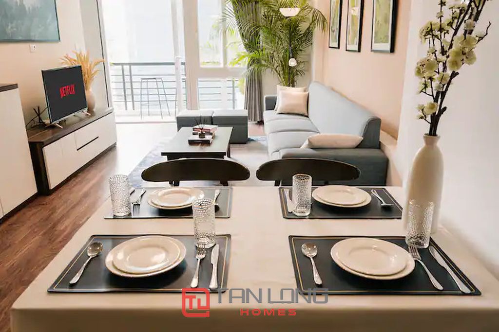 Cho thuê căn hộ 2 ngủ view Hồ giá tốt tại Tô Ngọc Vân 7