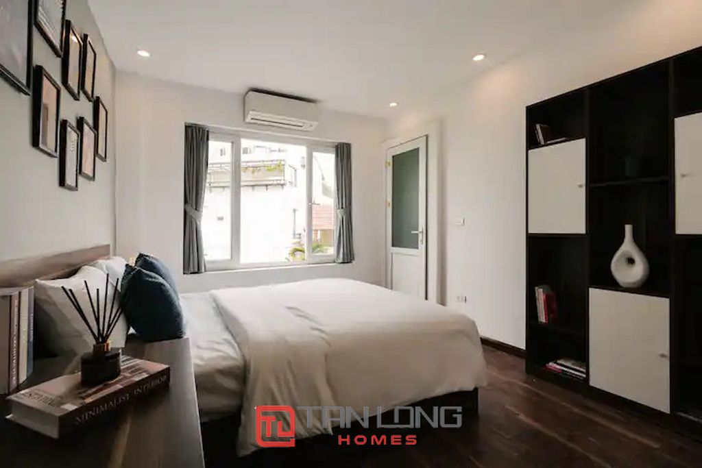 Cho thuê căn hộ 2 ngủ view Hồ giá tốt tại Tô Ngọc Vân 8