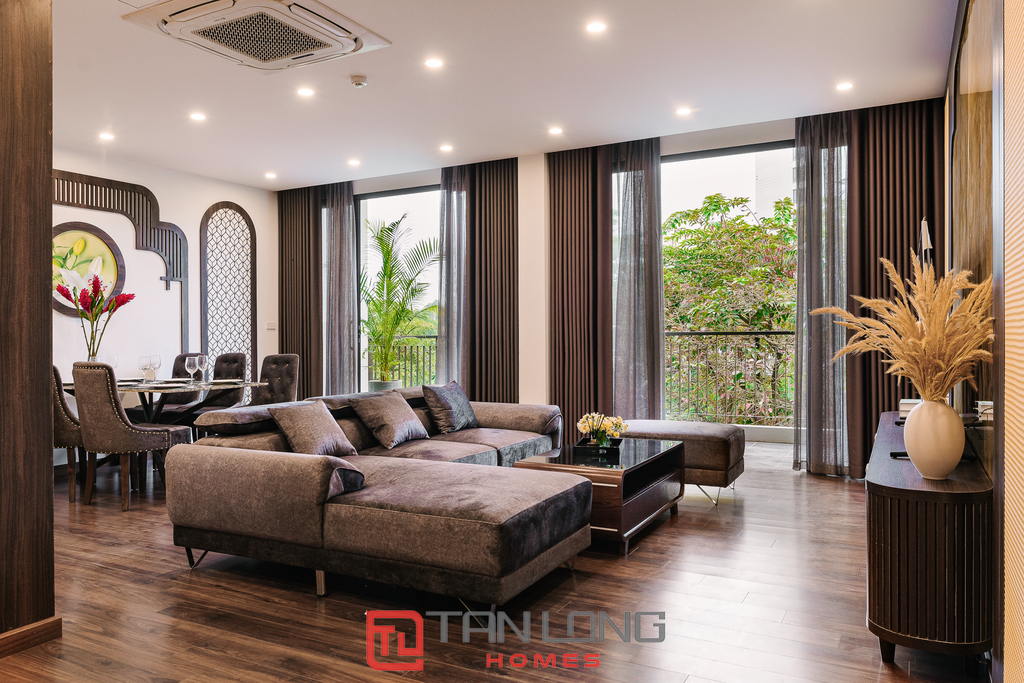 Cho thuê căn hộ dịch vụ cao cấp 4 ngủ tại Xuân Diệu - DT: 250m2 siêu rộng view Hồ 2