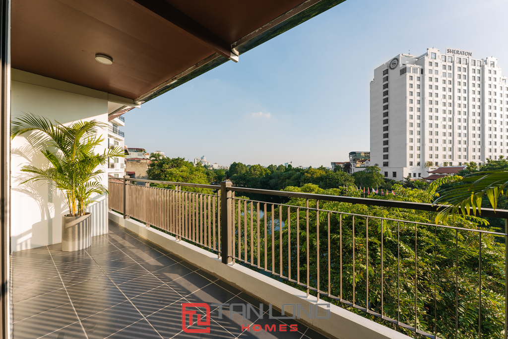 Cho thuê căn hộ dịch vụ cao cấp 4 ngủ tại Xuân Diệu - DT: 250m2 siêu rộng view Hồ 9