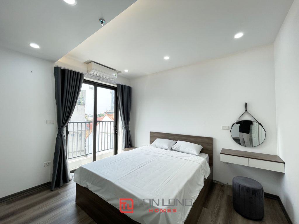 Cho thuê căn hộ 2 ngủ 2 vệ sinh tại Tô Ngọc Vân rộng 100m2 view Hồ Tây