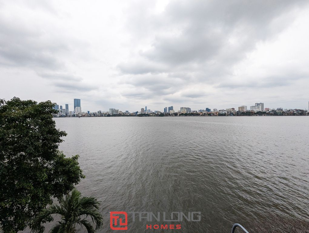 Cho thuê căn hộ 3 ngủ tại Đặng Thai Mai mới tinh view hồ Tây