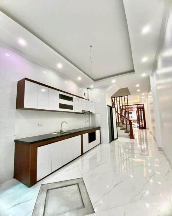 Cho thuê nhà mặt đường An Dương Vương 56m2 giá tốt, Full nội thất - Gần Cầu Thăng Long